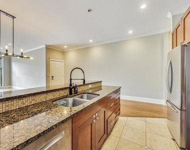 4721 N Malden Street - Photo Thumbnail 9