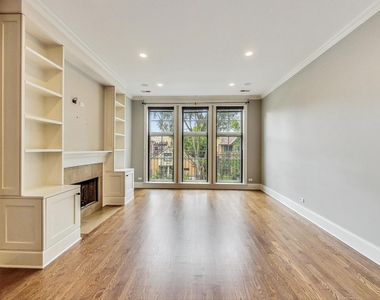 4721 N Malden Street - Photo Thumbnail 3