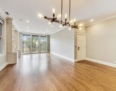 4721 N Malden Street - Photo Thumbnail 2