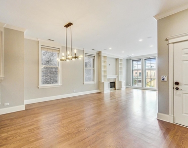 4721 N Malden Street - Photo Thumbnail 1
