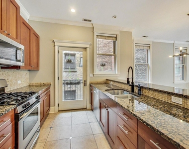 4721 N Malden Street - Photo Thumbnail 8