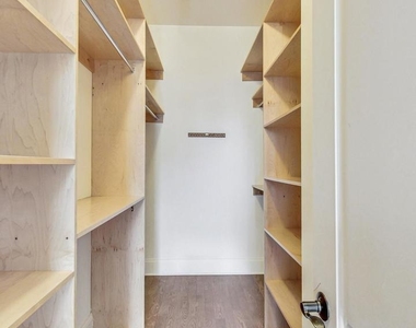 4721 N Malden Street - Photo Thumbnail 15