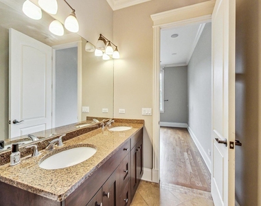 4721 N Malden Street - Photo Thumbnail 14