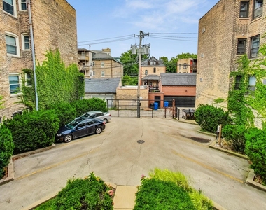 4721 N Malden Street - Photo Thumbnail 21
