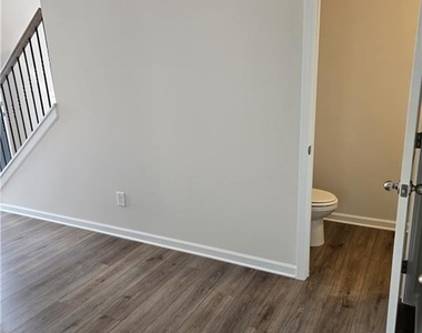 12 Briarwood Drive W - Photo Thumbnail 6