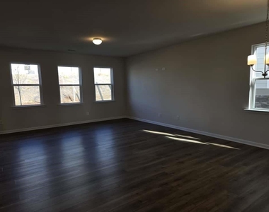 12 Briarwood Drive W - Photo Thumbnail 10