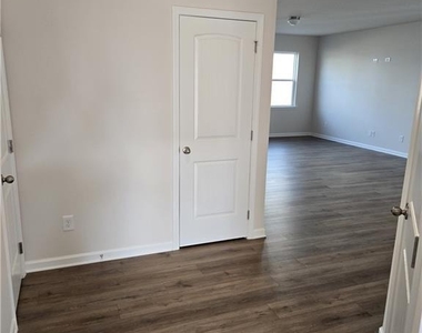 12 Briarwood Drive W - Photo Thumbnail 7