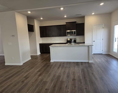 12 Briarwood Drive W - Photo Thumbnail 11