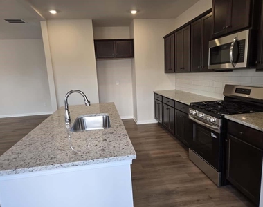 12 Briarwood Drive W - Photo Thumbnail 15