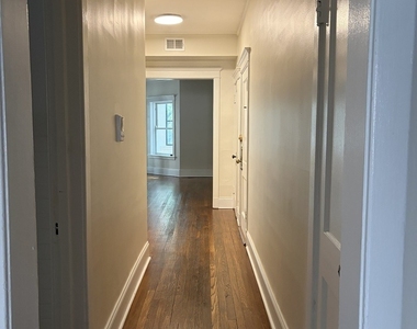 844 W Belle Plaine Avenue - Photo Thumbnail 4