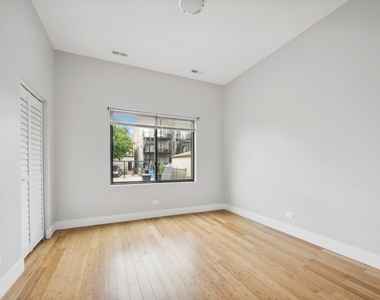 2526 W Lexington Avenue - Photo Thumbnail 11