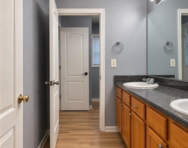 2111 Country Walk Way Se - Photo Thumbnail 7
