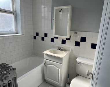 5852 W Higgins Avenue - Photo Thumbnail 4