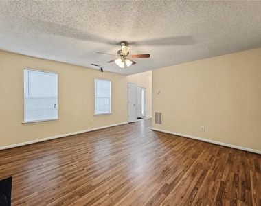 2416 Rambling Way - Photo Thumbnail 12
