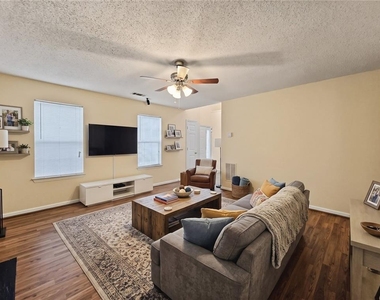 2416 Rambling Way - Photo Thumbnail 11