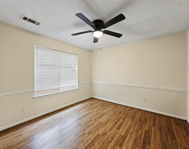 2416 Rambling Way - Photo Thumbnail 7