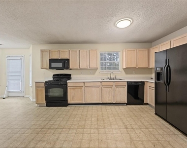 2416 Rambling Way - Photo Thumbnail 4