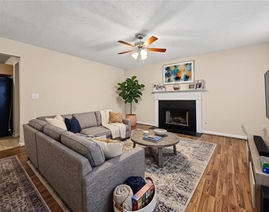2416 Rambling Way - Photo Thumbnail 10