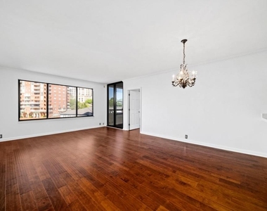3481 Lakeside Drive Ne - Photo Thumbnail 6