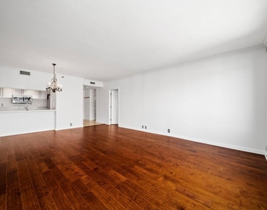 3481 Lakeside Drive Ne - Photo Thumbnail 9