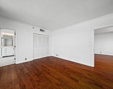 3481 Lakeside Drive Ne - Photo Thumbnail 12