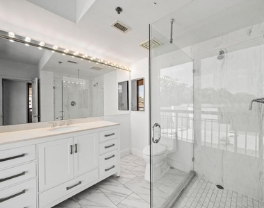 3481 Lakeside Drive Ne - Photo Thumbnail 14