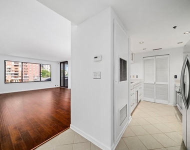 3481 Lakeside Drive Ne - Photo Thumbnail 1