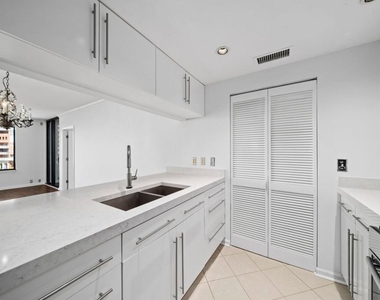 3481 Lakeside Drive Ne - Photo Thumbnail 2