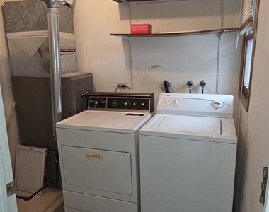 1114 N Oak Terrace - Photo Thumbnail 6