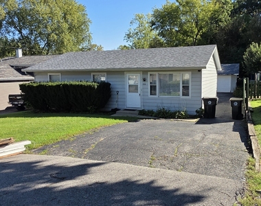 1114 N Oak Terrace - Photo Thumbnail 1