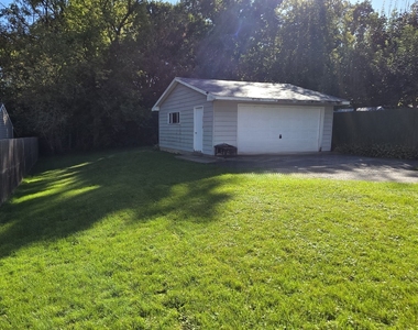 1114 N Oak Terrace - Photo Thumbnail 13