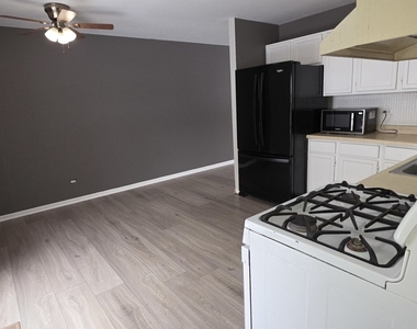 1114 N Oak Terrace - Photo Thumbnail 5