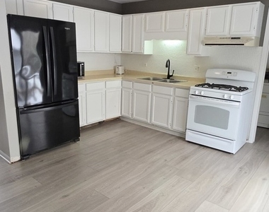 1114 N Oak Terrace - Photo Thumbnail 4