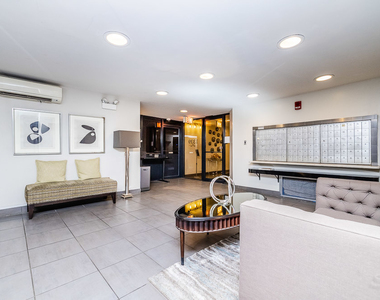 1339 N Dearborn Street - Photo Thumbnail 2
