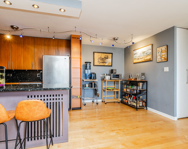 1339 N Dearborn Street - Photo Thumbnail 9