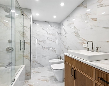 950 N Michigan Avenue - Photo Thumbnail 2