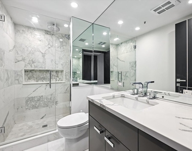 950 N Michigan Avenue - Photo Thumbnail 4