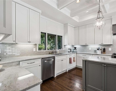 1691 Friar Tuck Road Ne - Photo Thumbnail 14