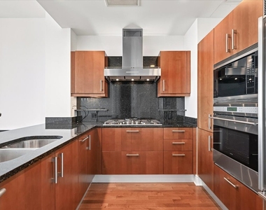 401 N Wabash Avenue - Photo Thumbnail 2