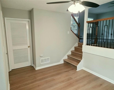 5542 Shawnee Trail - Photo Thumbnail 2