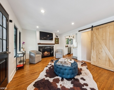 291 Oak Street - Photo Thumbnail 9