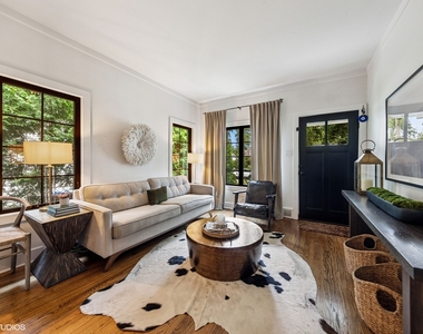 291 Oak Street - Photo Thumbnail 2