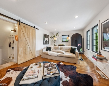291 Oak Street - Photo Thumbnail 8