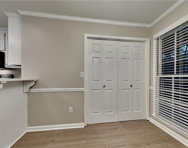 3480 Eastpines Way - Photo Thumbnail 6