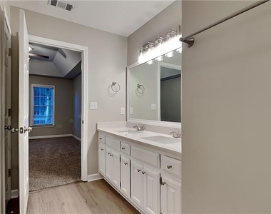 3480 Eastpines Way - Photo Thumbnail 10