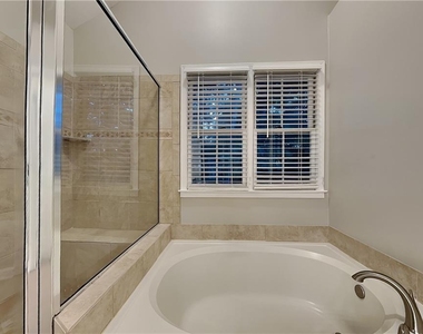3480 Eastpines Way - Photo Thumbnail 9