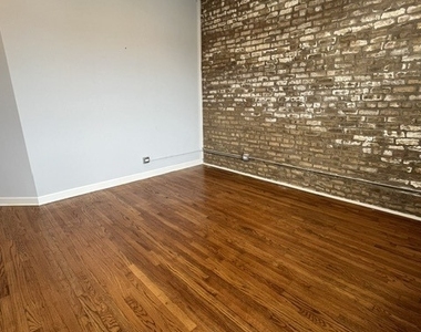2840 W Addison Street - Photo Thumbnail 5