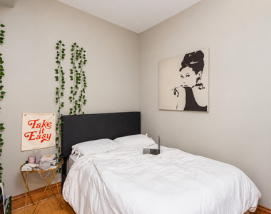 1032 W Roscoe Street - Photo Thumbnail 7