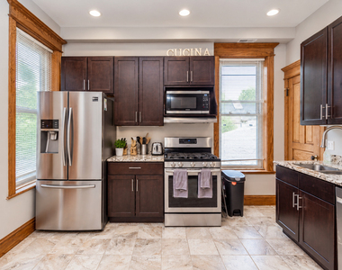 1032 W Roscoe Street - Photo Thumbnail 6