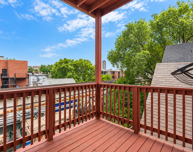 1032 W Roscoe Street - Photo Thumbnail 11